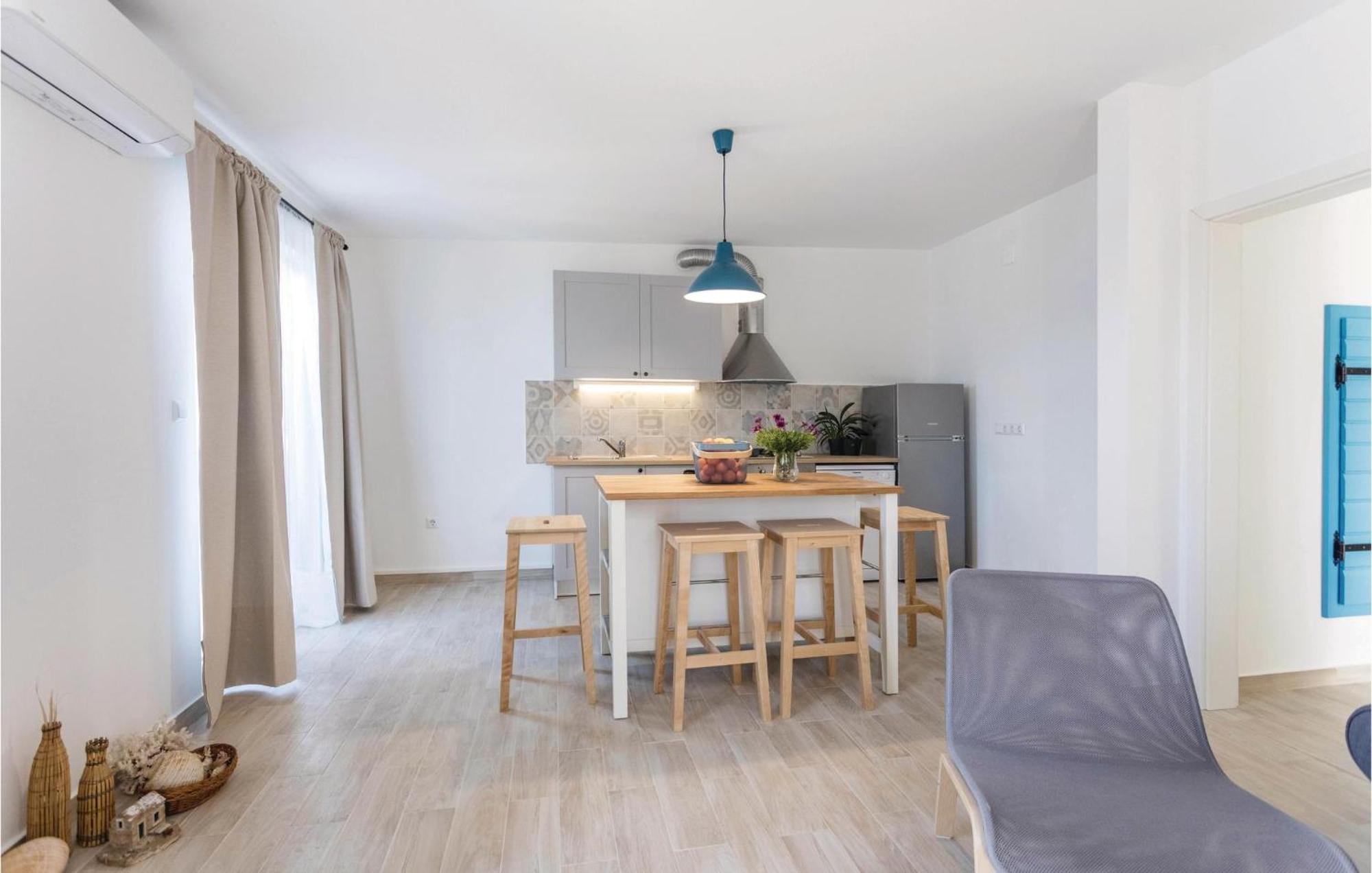 Awesome Apartment In Blace With House Sea View ภายนอก รูปภาพ