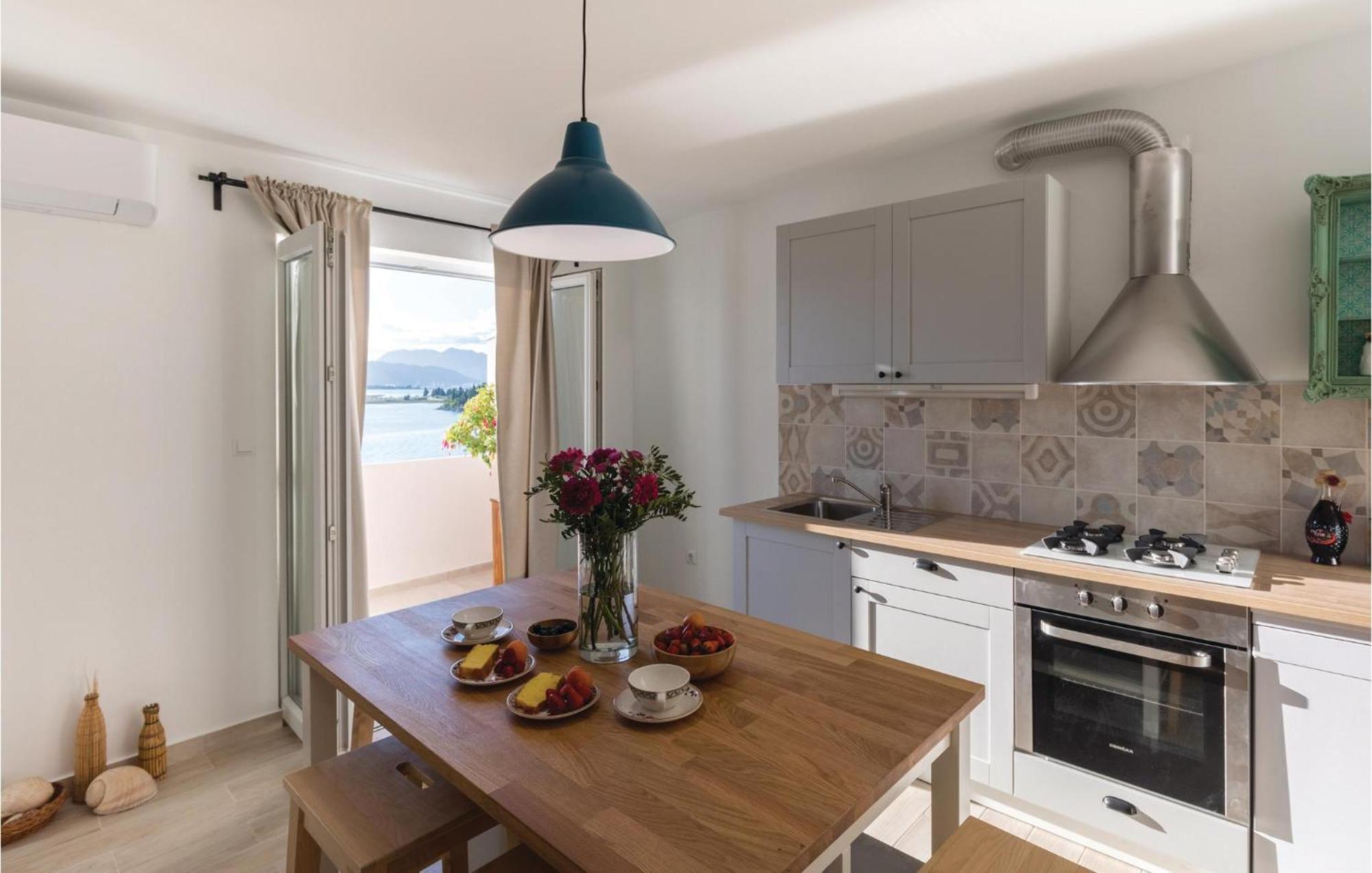 Awesome Apartment In Blace With House Sea View ภายนอก รูปภาพ