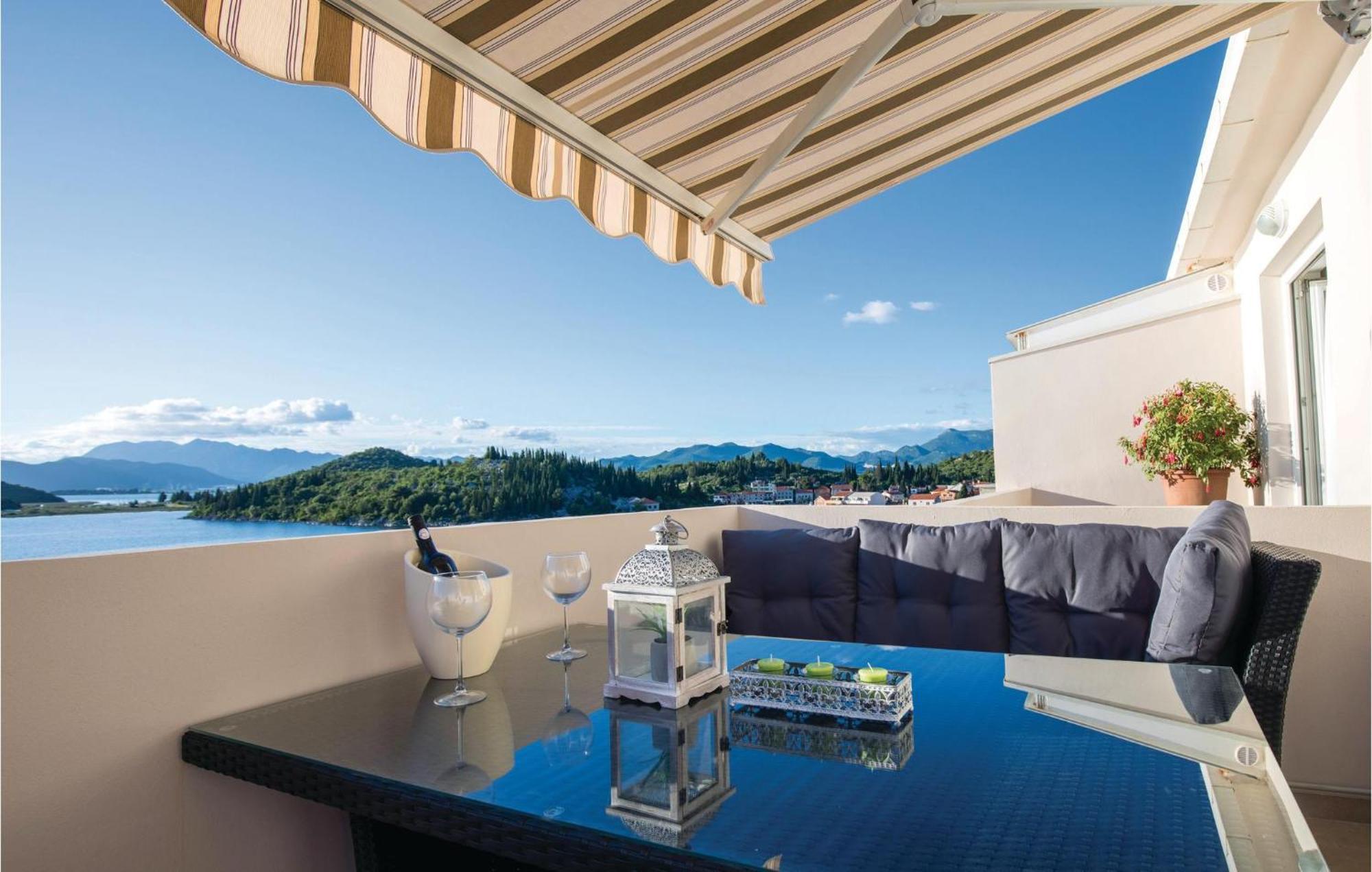 Awesome Apartment In Blace With House Sea View ภายนอก รูปภาพ